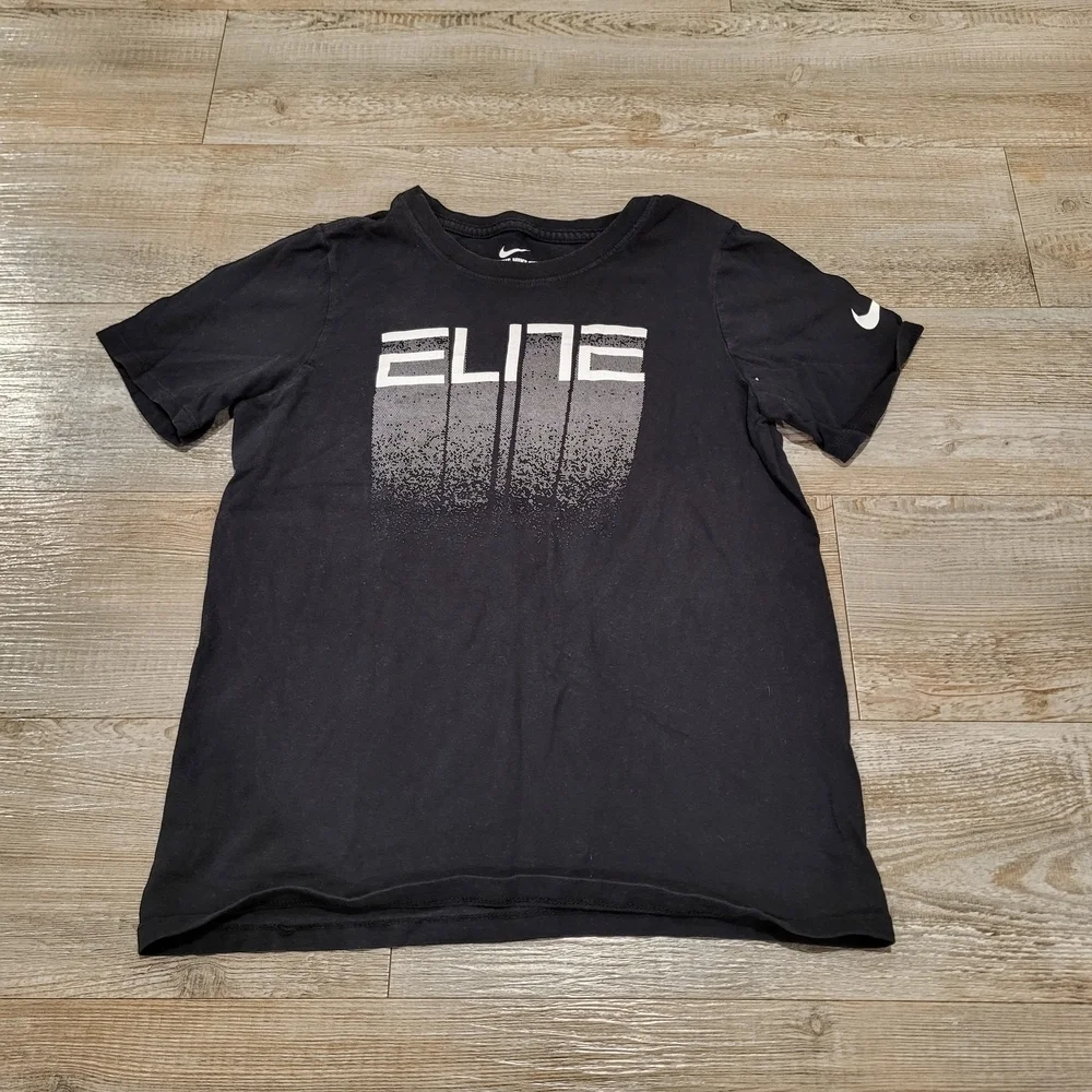 Nike The Nike Tee Athletic Cut Youth Boys Graphic Short Sleeve Tee Shirt Small